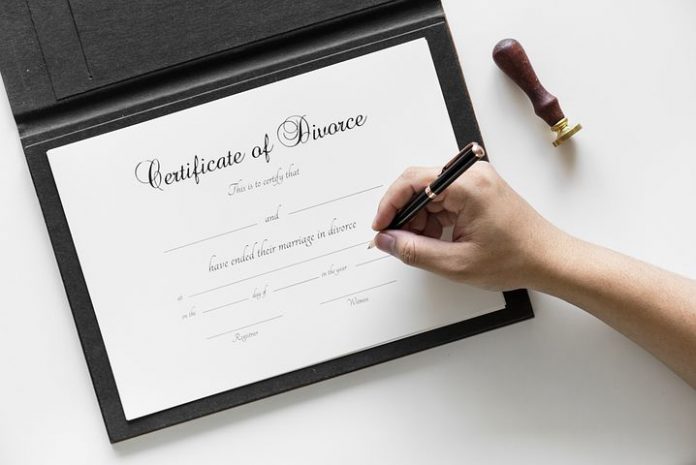 Signing of Certificate of Divorce